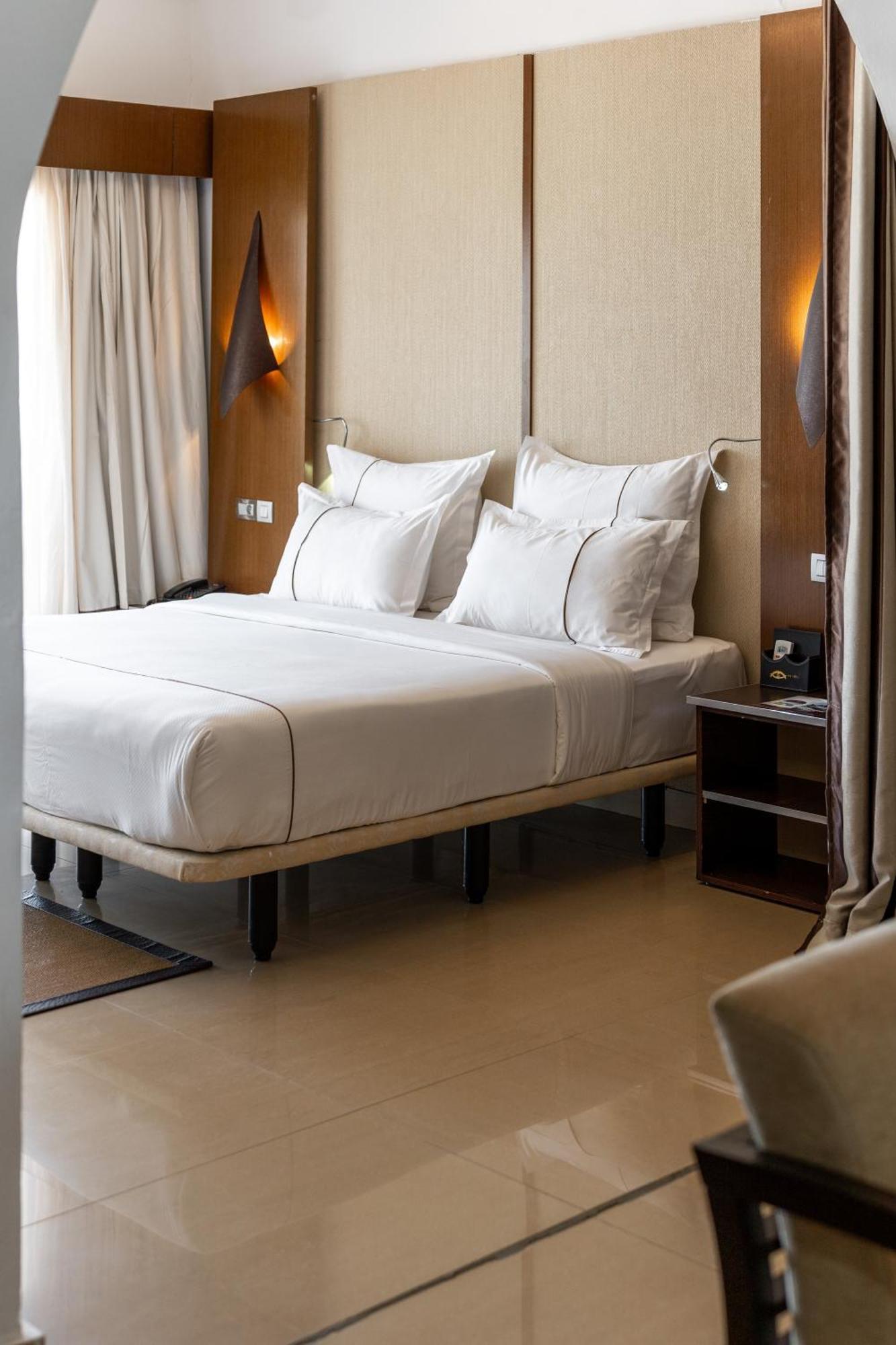 Iris Hotel Toubab Dialaw Ngoại thất bức ảnh