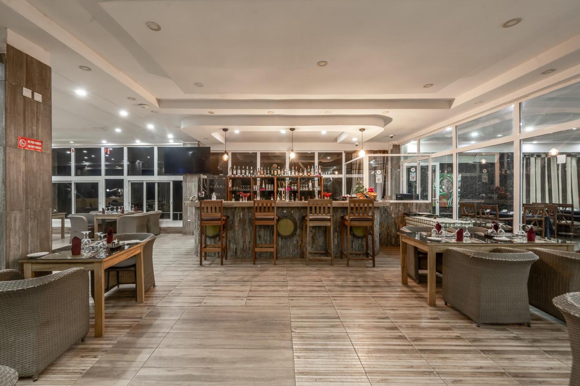 Iris Hotel Toubab Dialaw Ngoại thất bức ảnh