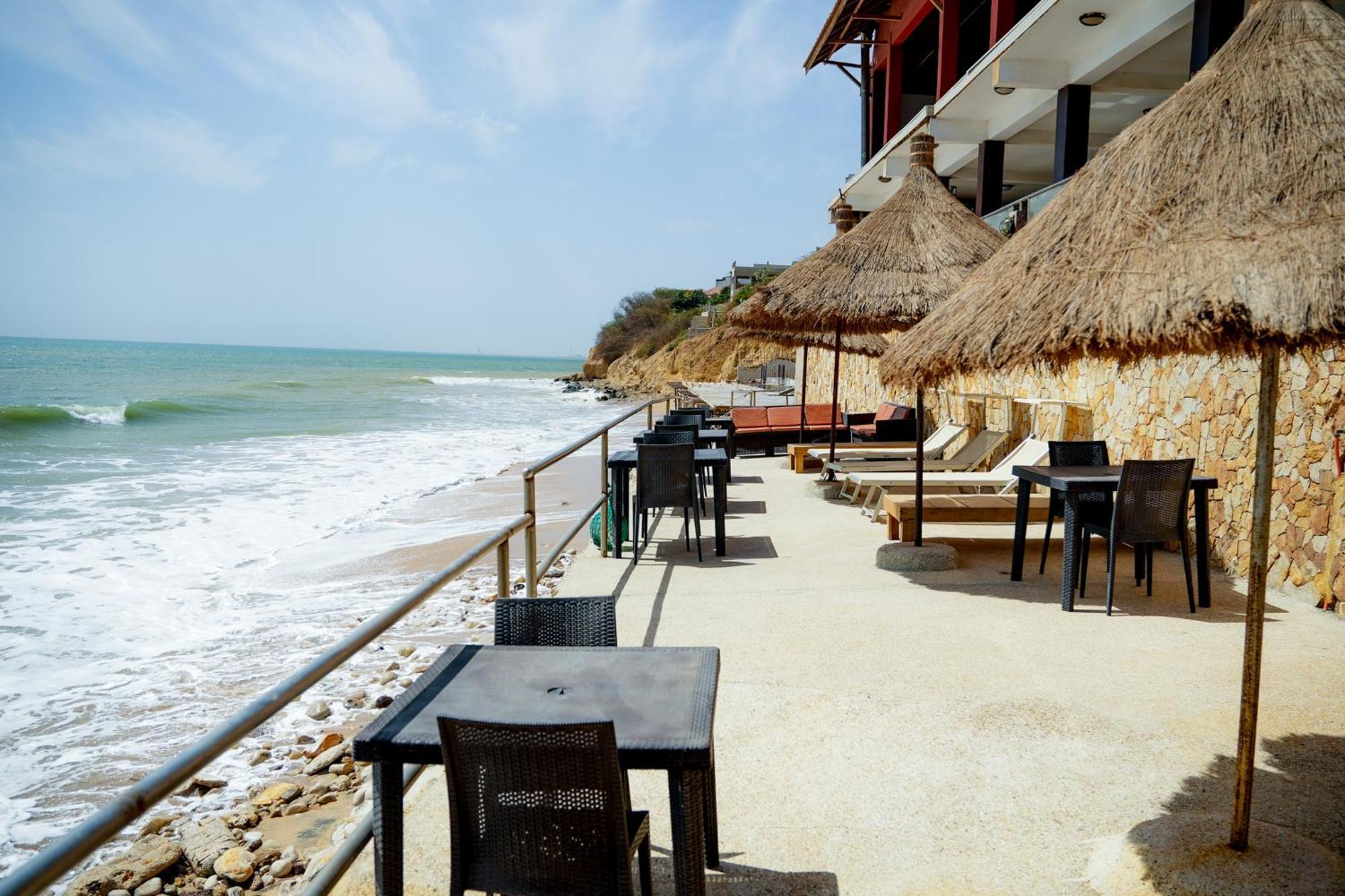 Iris Hotel Toubab Dialaw Ngoại thất bức ảnh