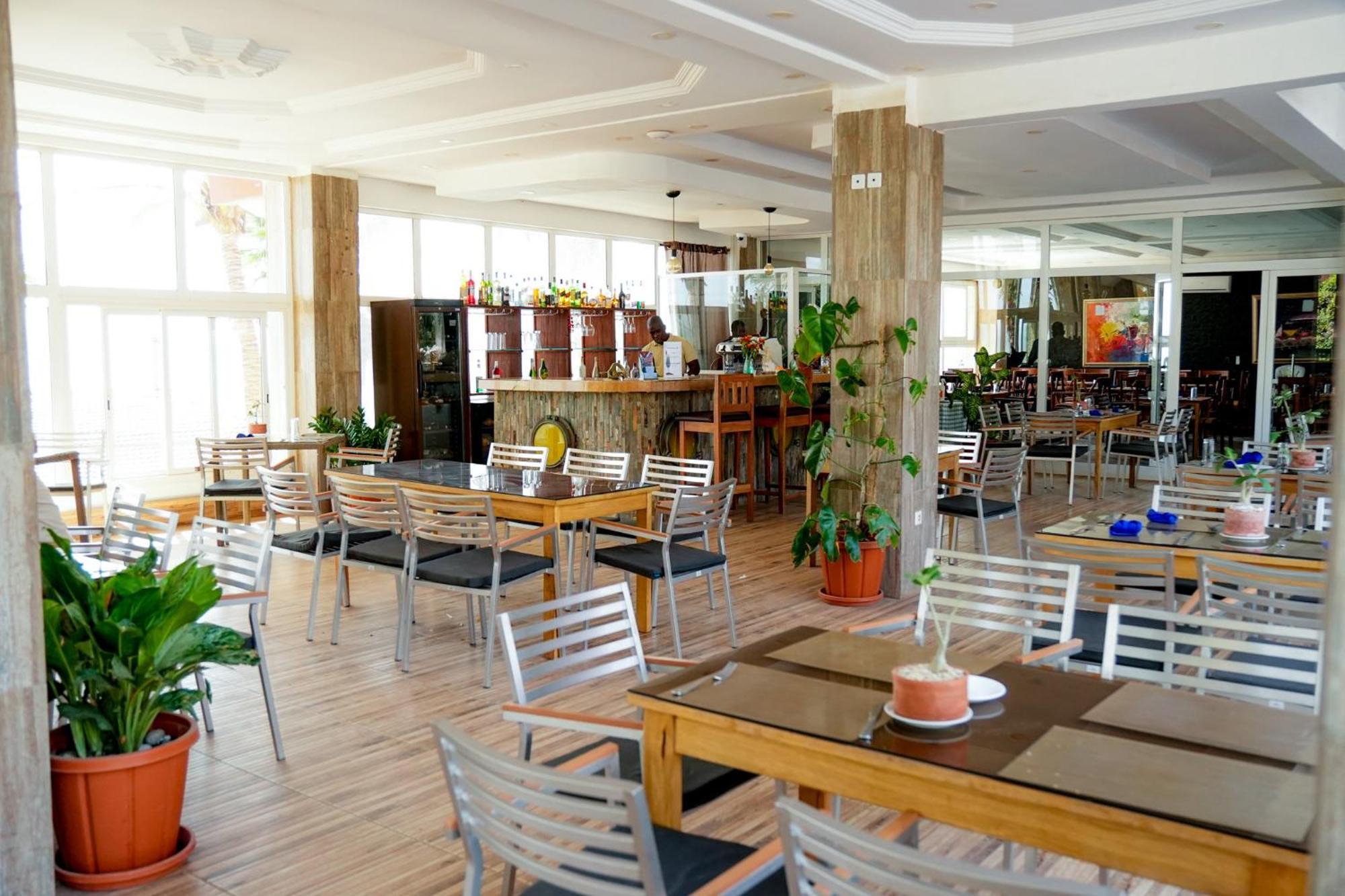 Iris Hotel Toubab Dialaw Ngoại thất bức ảnh
