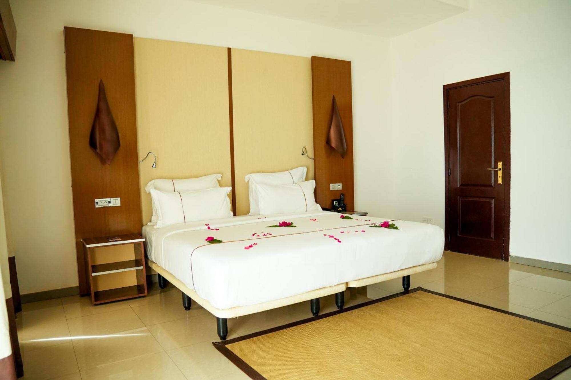 Iris Hotel Toubab Dialaw Ngoại thất bức ảnh