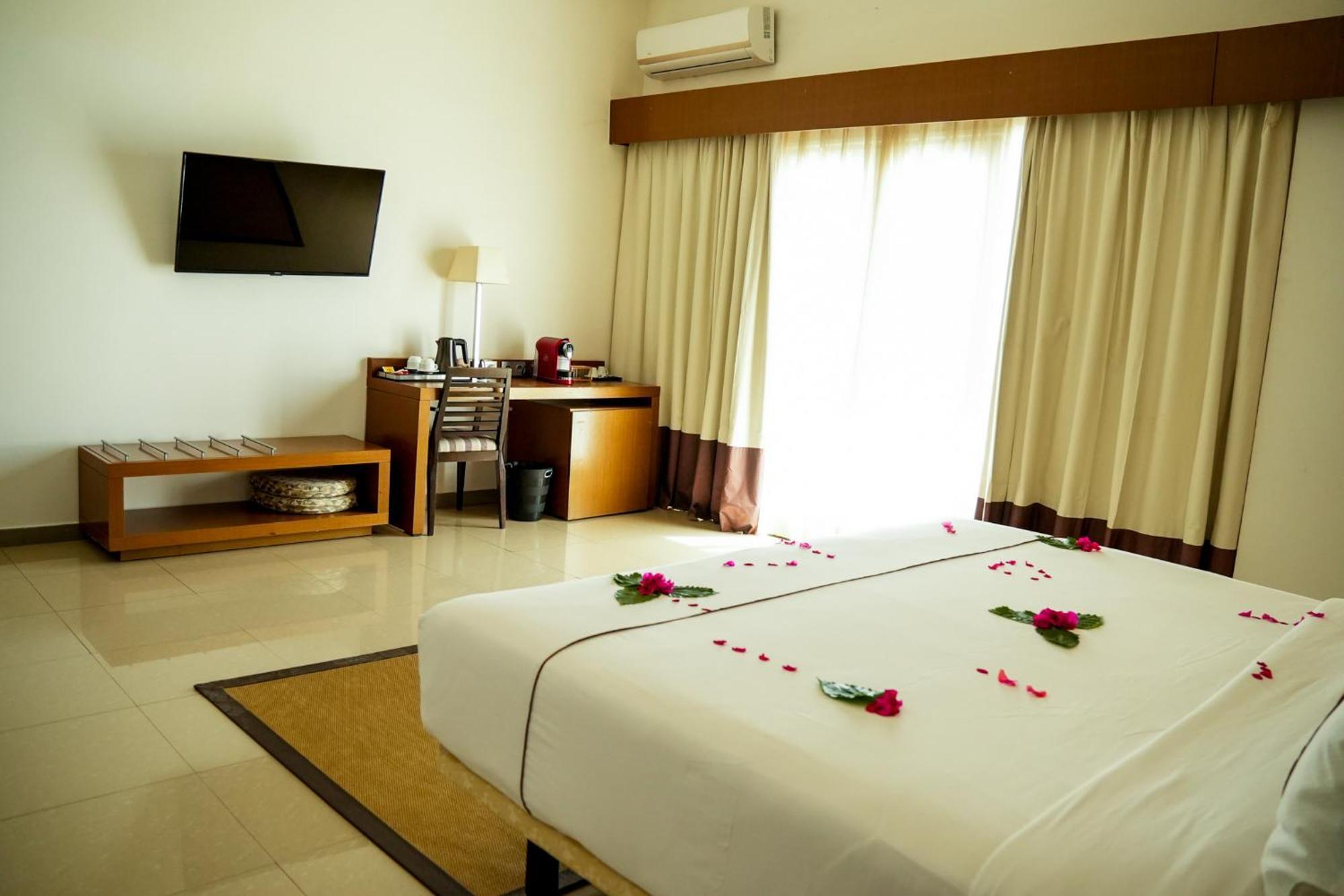 Iris Hotel Toubab Dialaw Ngoại thất bức ảnh