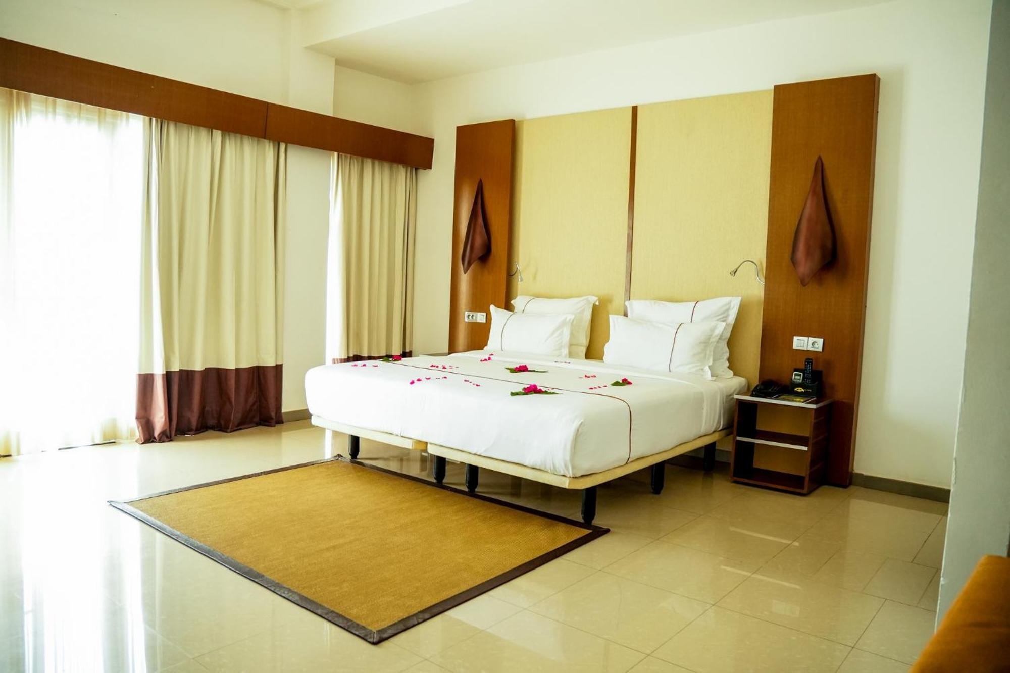 Iris Hotel Toubab Dialaw Ngoại thất bức ảnh